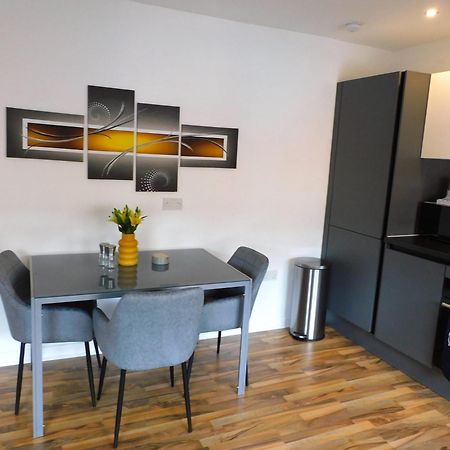 Newly Refurbished 1 Bed Apt In Hamilton Close To Station And Local Amenities Exterior photo