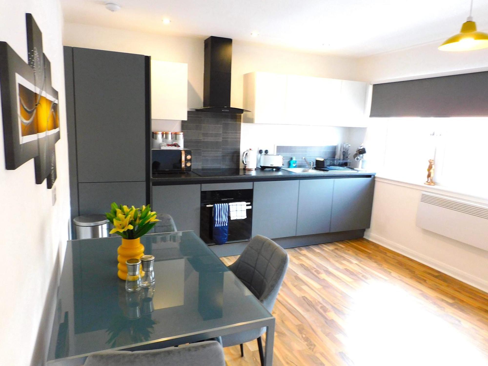 Newly Refurbished 1 Bed Apt In Hamilton Close To Station And Local Amenities Exterior photo